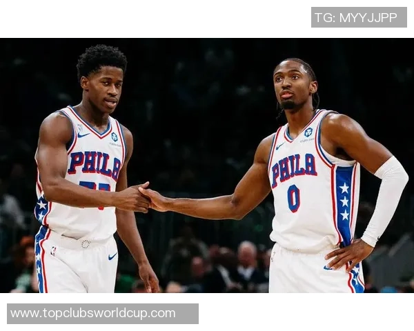 2001年季后赛76人对决猛龙精彩回顾与赛场瞬间分析