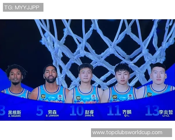 新疆飞虎与八一队激战正酣谁能在这场对决中笑到最后